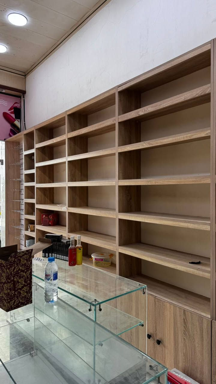 غراض محل كوزمتك للبيع للتواصل على الرقم ‎0770 705 9212
