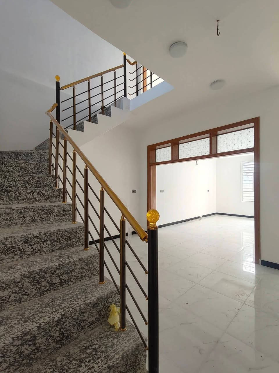 بيت للبيع حي مكرمه قرب مدرسة الخليج 100 متر طابق ونص غرفتين وصالتين وحمامات
وستقبال مسلح الببت تفاصيل على وتساب 
***********؛ سعره مناسب 135 وبيه مجال
