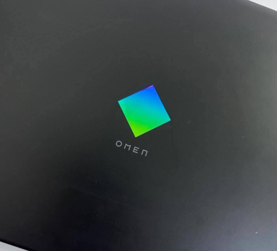 بكرت شاشه 3060 وبسعر خرافي 🔥
🔥 القوي HP OMEN Laptop 15-ek1xx – Gaming & Performance Beast
🎮 أداء ناري للألعاب، الرندر، والمونتاج – قوة حقيقية بسعر ممتاز!
HP OMEN 15-ek1xx بمواصفات قوية جداً للـ Gaming الاحترافي، التصميم، والبرامج الثقيلة
🔹 المعالج: Intel Core i7-10750H – جيل عاشر، 6 أنوية / 12 خيط
🔹 الرام: 16GB DDR4 – قابل للتطوير حسب الحاجة
🔹 التخزين: 512GB SSD M.2 – سرعة عالية وإقلاع فوري
🔹 كرت الشاشة الخارجي: NVIDIA GeForce RTX 3060 – 6GB GDDR6
🔹 كرت الشاشة الداخلي: Intel UHD Graphics
🔹 الشاشة: 15.6" FHD – هرتزية 144Hz تجربة ألعاب سلسة جداً
✅ مثالي للألعاب الثقيلة 
✅ ممتاز للرندر والمونتاج وAdobe & Blender
✅ تبريد OMEN القوي – أداء ثابت بدون اختناق
✅ نظافة عالية جداً + قطعة وحدة
✅ شامل الملحقات والتوصيل
✅ نظام Windows جاهز للاستخدام
✅ متوفر استلام من مكتبنا 
💰 السعر: 970,000 دينار فقط وبالعافية 🌹
📲 للحجز عبر واتساب: ***********
⚡ إذا تريد قوة RTX 3060 وشاشة 144Hz بسعر ذهبي — هذا اختيارك الصح!
