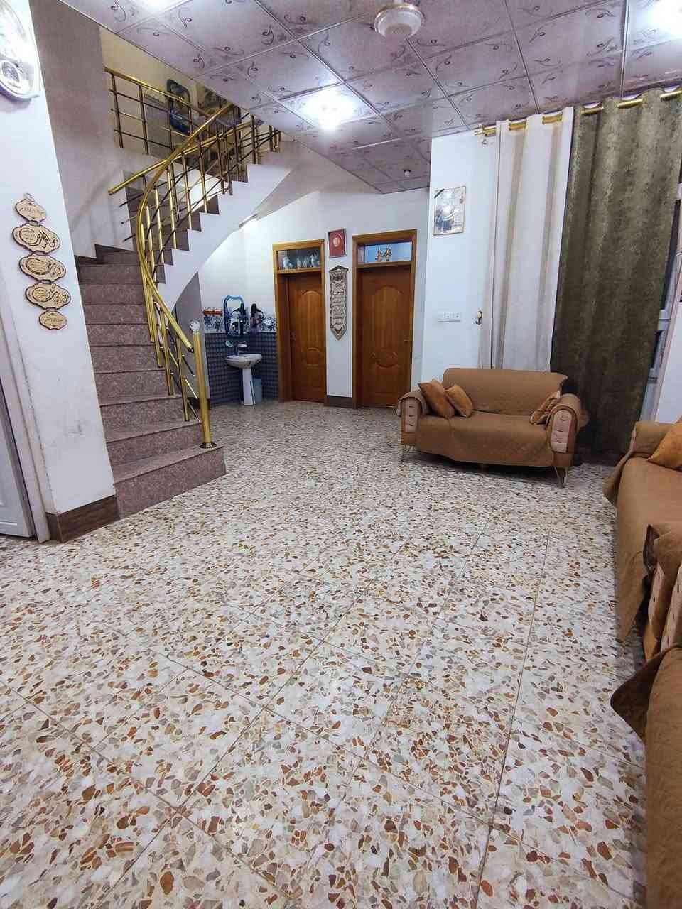 السلام عليكم ورحمه الله..
بيت للبيع طابو صرف طابقين بناء حديث
حي المهندسين الزراعيين  بداية حي العسكري العابد 
قريب الشارع العام وقريب المدارس 
يبعد 10 دقائق بالكيات عن الامام 
 4 غرف نوم 
📌 قرب فلافل امين وصيدلية الرونق 
السعر ((250))
***********
