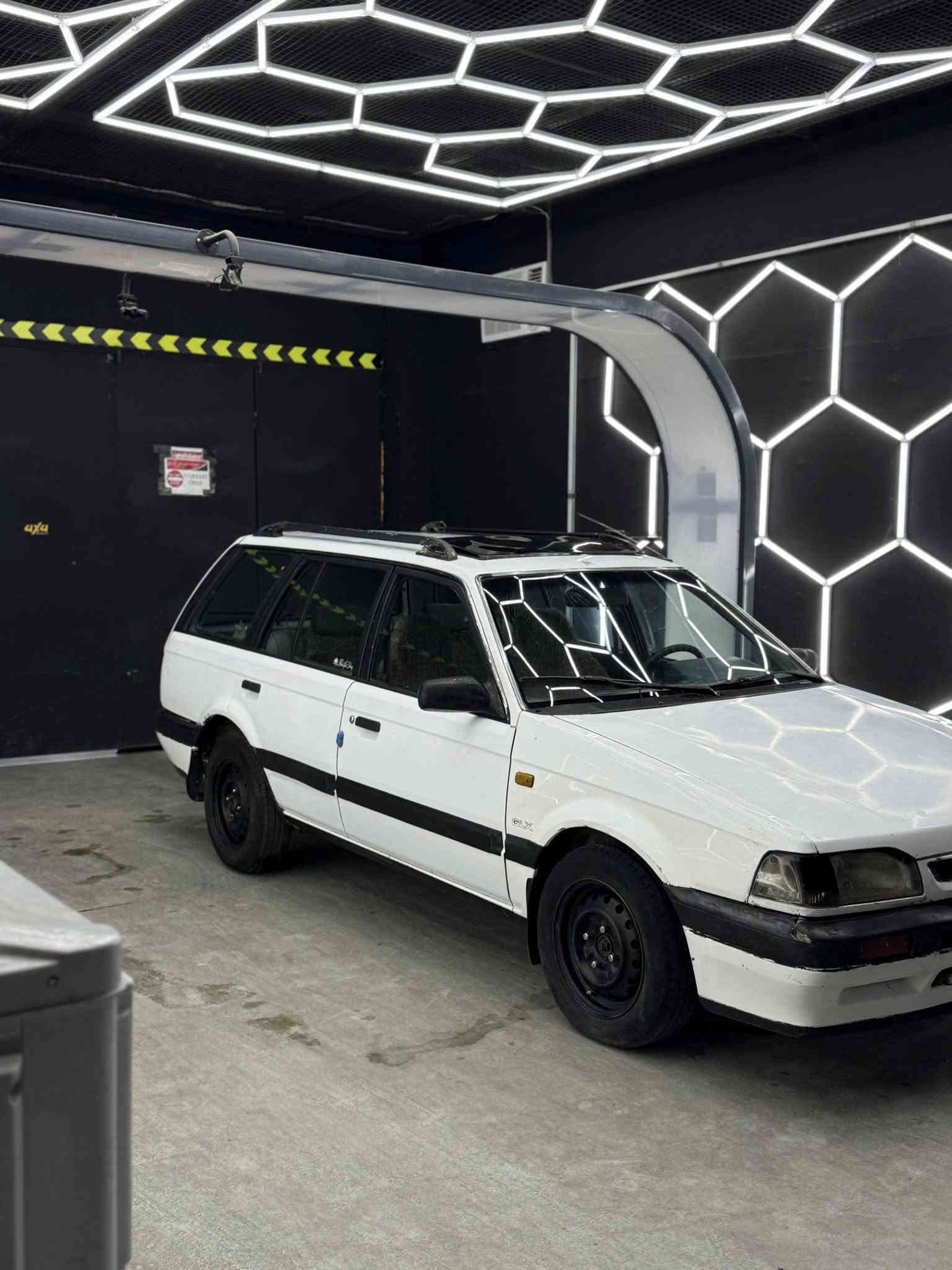 السلام عليكم مرحبا اخواني الاعزاء 
مازدا موديل  1991
مكينة الاصلي البلادي حجم 323
لايتات زينون 
يعوزها طخم تاير جديد 
عليها ادامة كامله من طخم الى دسكات يعني سيارة ما ينقصها الا امور بسيطه
جاماتها يدوي(جوبي)
الجامة الاماميه مفطوره
غرفتها حلوه ونظيفه
رقم نينوى الاخضر مبلشين بالمعامله تجي تكمل انت
واكيد شرط التحويل 
وش تحتاجون تفاصيل اضافيه  هذا رقمي واني حاظر
بخصوص السعر 25 ورقة بيها مجال بسيط حكً جيه
*********** عبدالله
