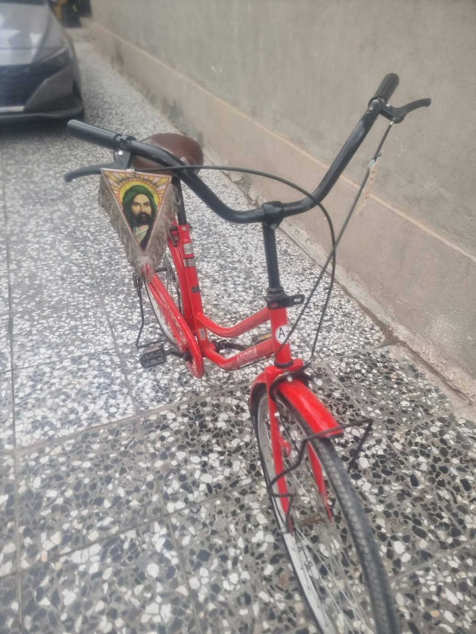 سلام عليكم بايسكل بناتي حجم26كامل السعر 75مكاني بغداد البلديات***********
