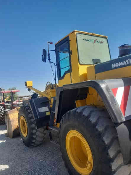 حجم 380
موديل 2001 
شرط كير ومحرك 
ع وضع الشركه برغي مافتوح بي شرط 
جكتات دفع كله شرط 
تبريد شرط 
رقم سليمانيه هزهه وسنويه 
2030 
مكاني صلاح الدين 
السعر 355 وبي مجال 
رقم الهاتف ***********
