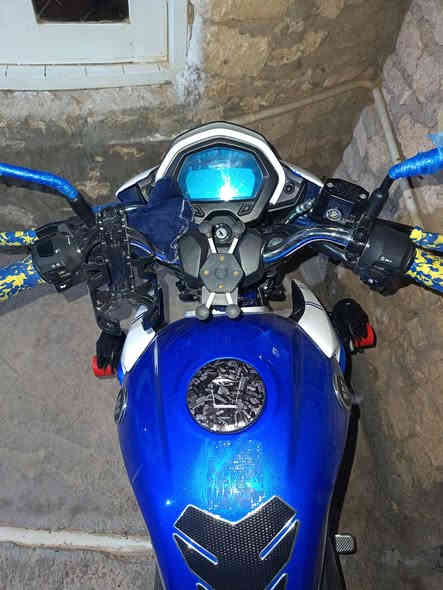 سلام عليكم ورحمة هاوجي موديل 23 مسجل بسمي صارله شهر ونص من شديته للبيع بعده ولاعبالك مستخدم كماليات ومرتب اي شي ماناقصه بس شغل وطلع السعر 19ونص مكاني زنكوره البجليب متواجد هنا وهذا رقمي *********** الله يخليكم الي مايشتري ومايفيده السعر لايجي يعامل وكسر حلال الناس
