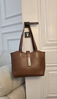 حقائب نسائية • توصيل مجاني • قضاء الحي