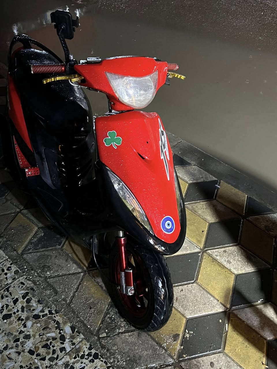 ماكس عدله ١٢٠ للبيع دراجه حلوه يرادلها شويه ترتيب مكانيك مكينته. خشنه شويه ٤٩ بلاديه صدر امامي تخم جديد عوزها بس ملف بس الدراجه شغاله سلف رياضي  تشتغل سلف وهندر سعره ٤٢٥ وبيه مجال  ***********
