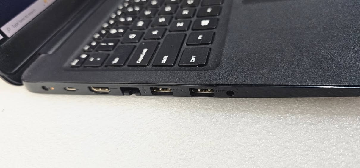 🔥قطعه اخيره Dell 3500
مواصفات: 
📍core i 7 جيل ثامن
📍Ram 16
📍SSD 256
كارت شاشه 2GB
النظافه والبطاريه بحاله ممتازه 
توصيل مجاني لجميع المحافظات 
للتواصل على الخاص او على الرقم ***********
