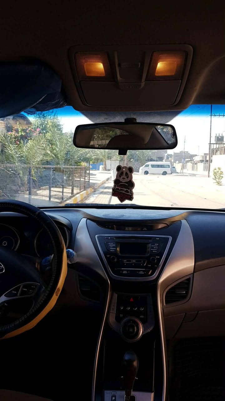 السلام عليكم النترا 2013سياره خير من الله جاهزة كبل للشارع تبريد تدفئة تخم تاير صدر جديد مكينه خير وبركه شاهد الله السياره بيهة شخطة بالدوسة وصاعد شوية على باب الصدر وحادثهة مال امريكا قبغ جنطه بدون ايرباكات ولا دواخل السيارة ليبل واحد السعر 98 ورقه وبيهة مجال شي قليل 
***********
*********** خادمكم ابو مصطفى 👑
