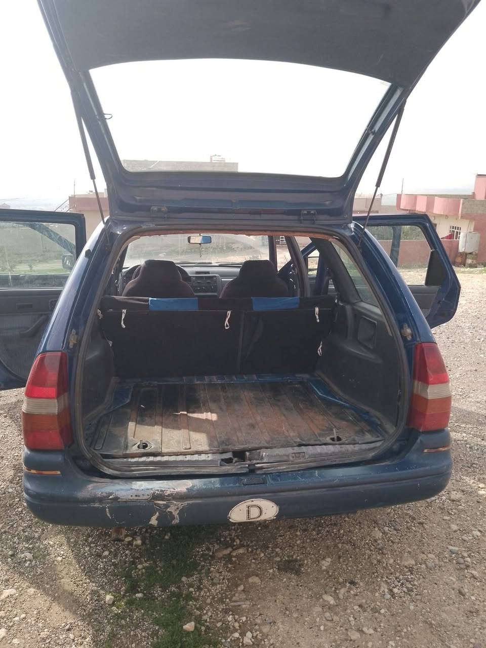 سياره فورد موديل93 للبيع كاربون بنزين شرط التحويل
شرط المحرك والكير السعر  20ورقه بي مجال مكان السياره موصل جانب الايسر ***********
