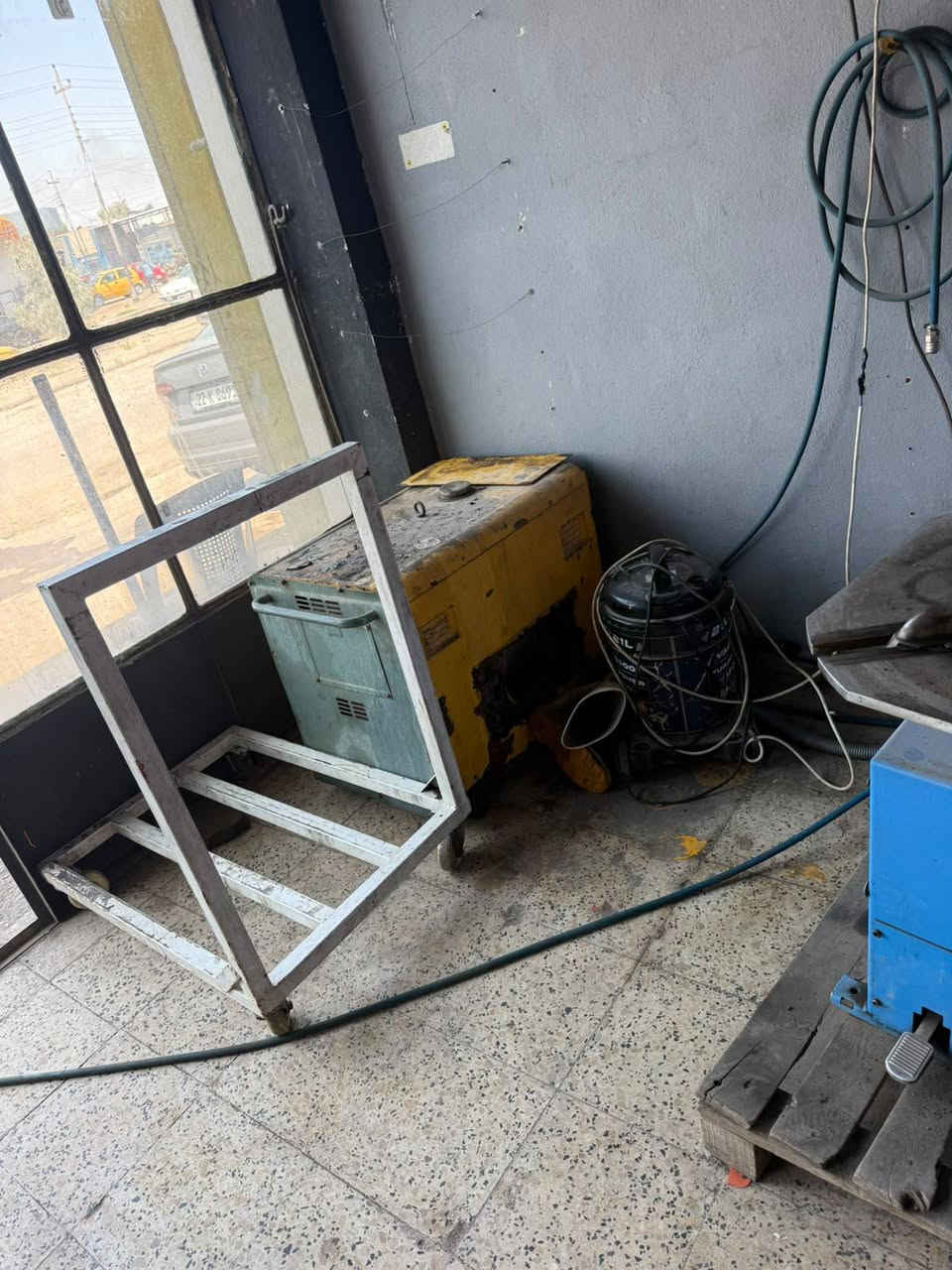 متاح اغراض محل كامل لغسل السيارات وعمل البناجر في مدينة الموصل صناعة الكرامه شارع ٦٠ 
لمزيد من التفاصيل الاتصال على الرقم 

***********
 ***********
اخوان اني مكلف بالنضر فقط اتصل على مالك الاغراض وتواصل وياه
