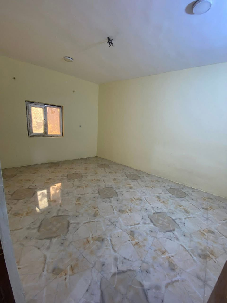 للايجار شقة كبيرة غرفتين نوم وصالة واستقبال وصحيات كبار حي الجامعة نهاية شارع ٢٠ للاتصال ***********
