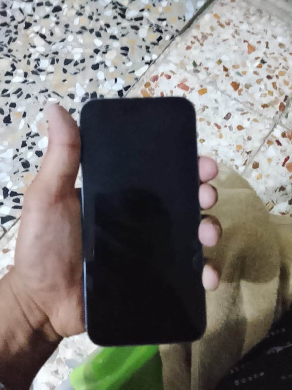 سلام عليكم ايفون 14 برو ماكس بطاريه 81 بس الضهر مكسور ول شاشه بيه شخوط خفيفه سعره 650 وبي مجال بصيط ***********
