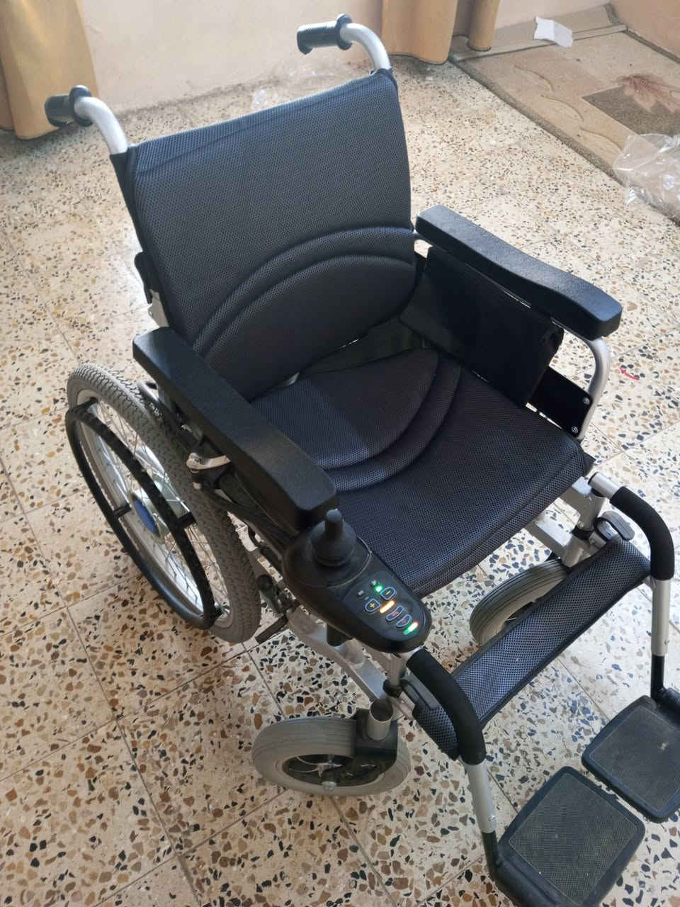 عربانه كهربائيه للبيع جديده مشحونه مره واحد ضمان بيهه للستفسار مراسله ***********
