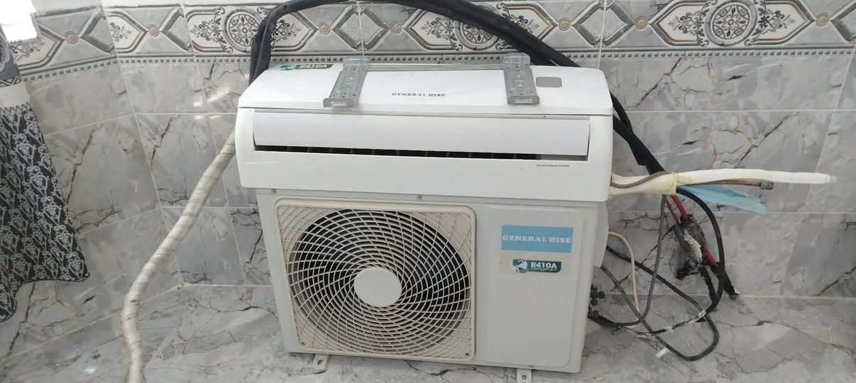 سبلت جنرال هايس للبيع مستخدم نظيف حيل وبعده بلادي كامل هو وقراضه حتى ريموند وياه بس تشده شرط عالفحص حجمه اقل من  طن ونص من شركته هيج للتواصل ***********
