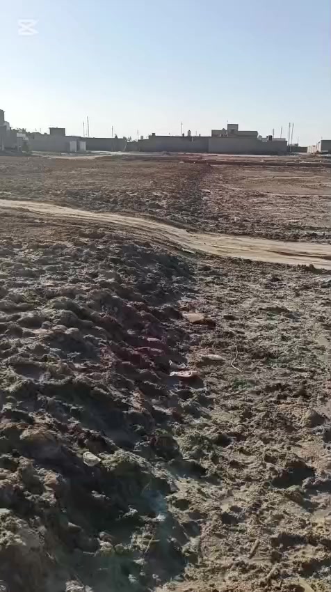 قطعه للبيع
مساحة (800)م 
ركن على شارعين عرض الشارع 10 م 
واصل يمها ماي و كهرباء يعني كل الخدمات 
ويمها بناء كلش هواي  حي السبل الثانية قرب دور الأيتام ***********
