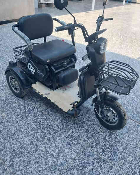 السلام عليكم دراجه شحن للبيع نضيفه ماناقصها شي بطاريات جدد السعر 600 وبيها مجال العنوان البصره الدير النشوة رقم الهاتف ***********
