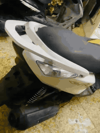 ماكس ثلعب درجه ممفتوحه بلاديه دراجه رمبه قبل 7 اشهر نازه كهربيات كله كامل كابريتر اصلي  بلك مبدل.  دراجه بخار اول متشتغل 10 دقايق ويروح. قفل 500 ابو لا 450 لا تجي. مكاني بغداد الحريه ***********
