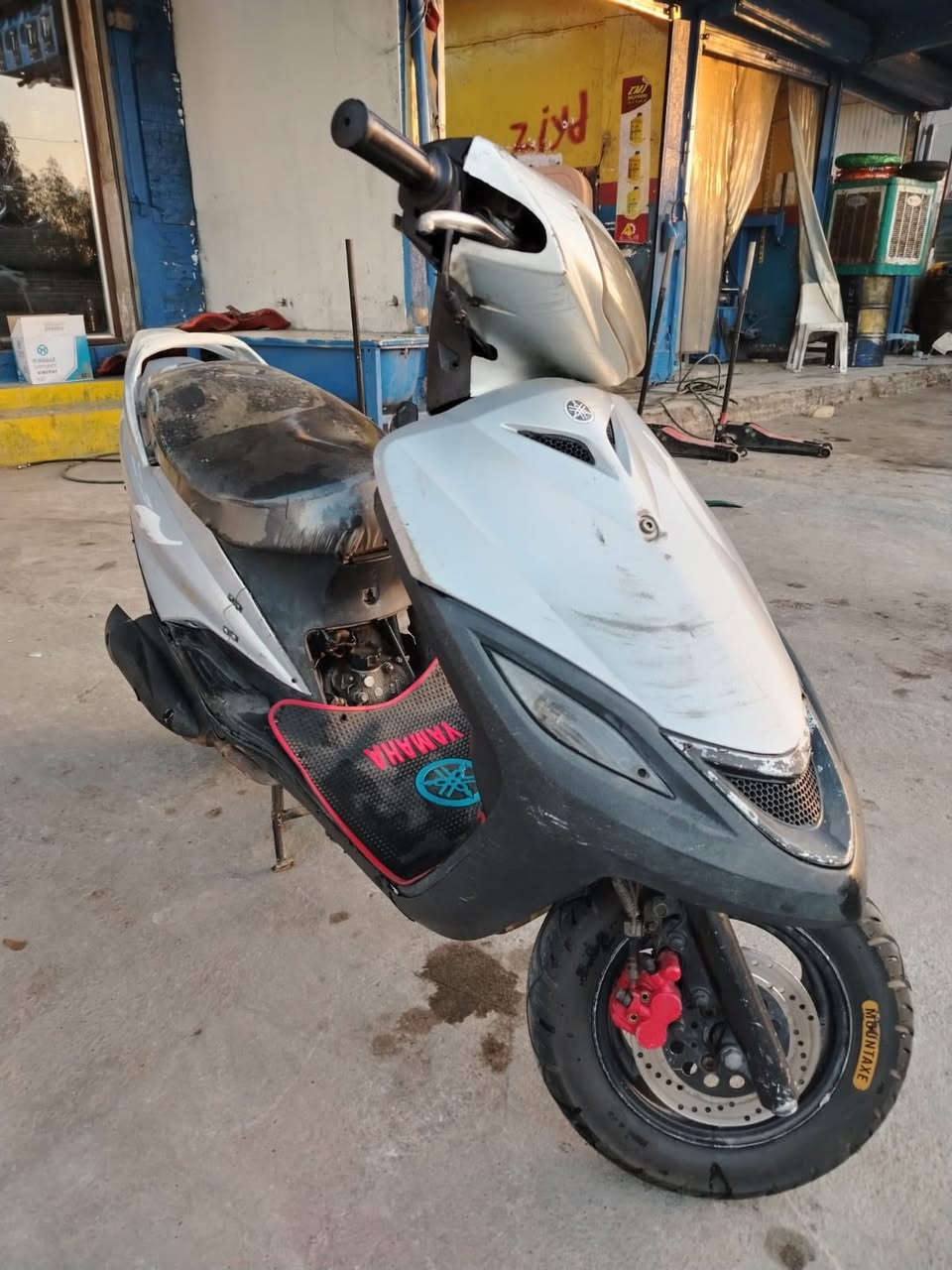 سلام عليكم 
ماكس ١٤٠للبيع مابيهه نقص سلف وهندر بكل وكت مكينه خرسه كلشي شغال بيهه بس بيهه ونه بل اكسل خفيفه مكاني بغداد الدوره السعر 350وبيهه مجال بسيط للشراي وهذا رقمي ***********
