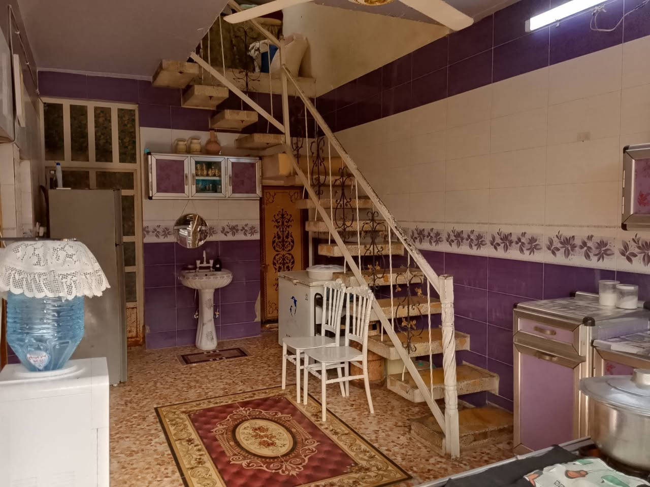 البيت  للبيع مرتب وصالح للسكن
📍الموقع: …الزعفرانيه شارع الكهرباء 
المساحه: 98
السعر 150وبي مجال
الطابق الأرضي:
استقبال
غرفة
مطبخ
حمّام + تواليت
وتواليت خارجي
 الطابق الثاني:
غرفتين نوم
حمّام
سطح
🔹 الطابق الثالث:
غرفة
مطبخ جينكو
للاستفسار مراسلة الخاص 
ورقم ***********
