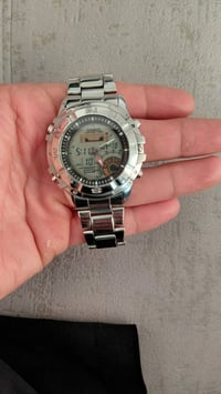 ساعة • بدون مشاكل