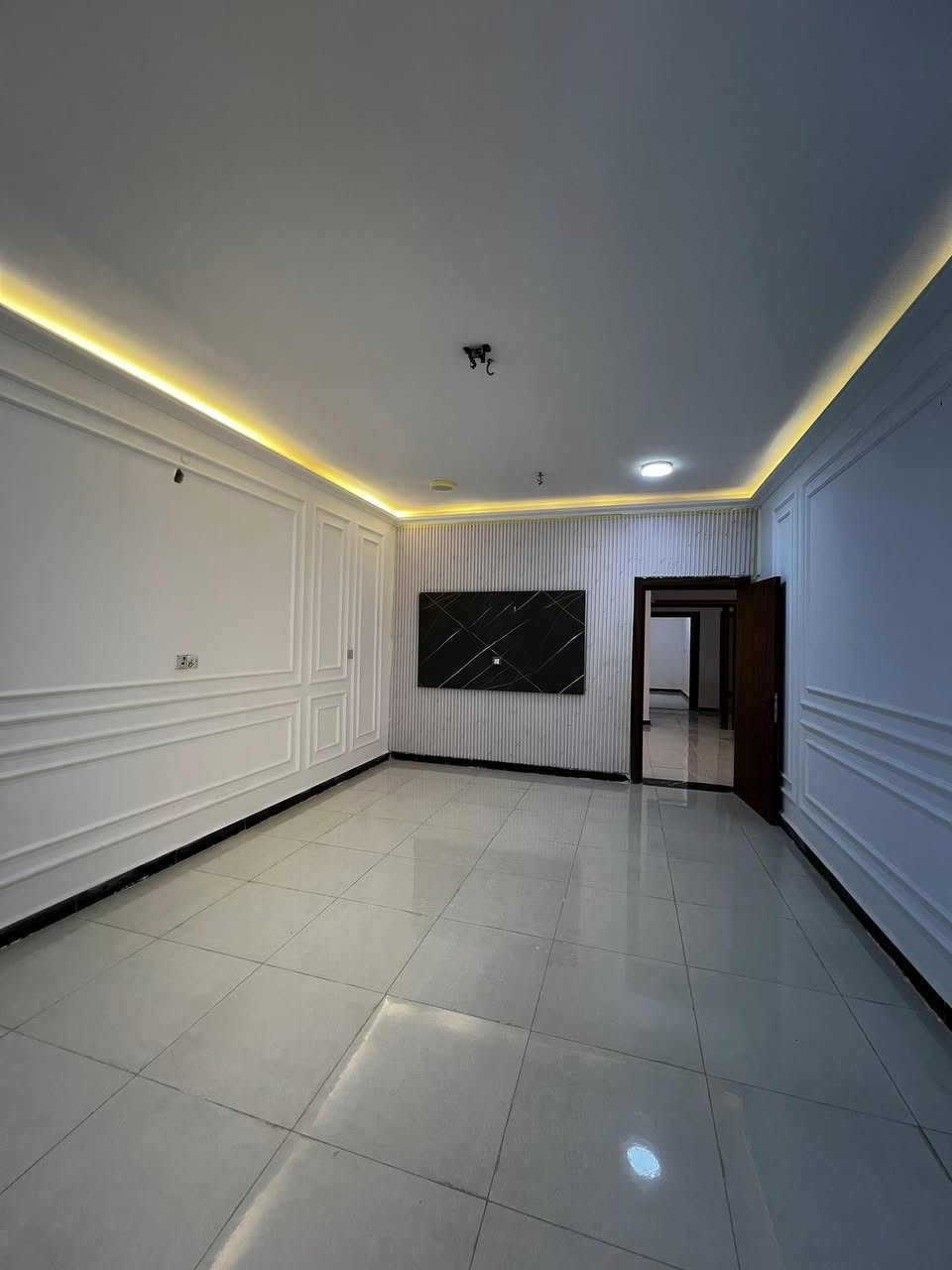 دار للبيع في مجمع أبو تراب السكني
🔹 المساحة: 200 م²

🔹 طابقين VLP – جاهز للسكن

🔹 موقع تجاري مميز على شارع 30 م

🔹 شارع مبلّط – جميع الخدمات متوفرة

🔹 بناء طابوق جمهوري

🔹 صبّة رفت

🔹 سند حر

💰 البيع نقدًا

📞 للاستفسار: ***********
