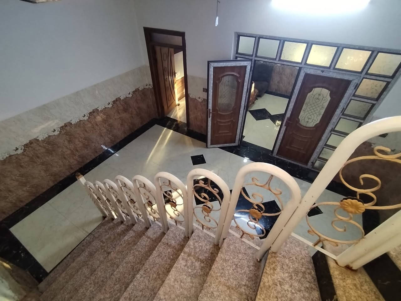 🔴 دار للبيع 🏘🔑🔑FOR SALE 

🔴الموقع👀 حي الأخاء الثانية قرب شارع اربيل

🔴 ملك صرف طابو الزهور

🔴مساحة الدار ( 150 ) متر

🔴الواجهة (6) متر

🔴 طابق ونص بناء 2019

🔴  يتكون من 3 نوم وهول واستقبال ومطبخ وصحيات.. 

🔴للأستفسار عن عروضنا العقارية المتميزة وأسعارها ⤵️مراجعة

          🎖تاج الملوك للعقار🎖
     

🔴العراق↔️الموصل↔️ حي الاخاء سايدين كنيسة تايتنك مقابل البسة الأصدقاء أو ألتواصل معنآ ⤵️على الارقام
☎️(*********** احمد العبيدي 
☎️(*********** احمد العبيدي
