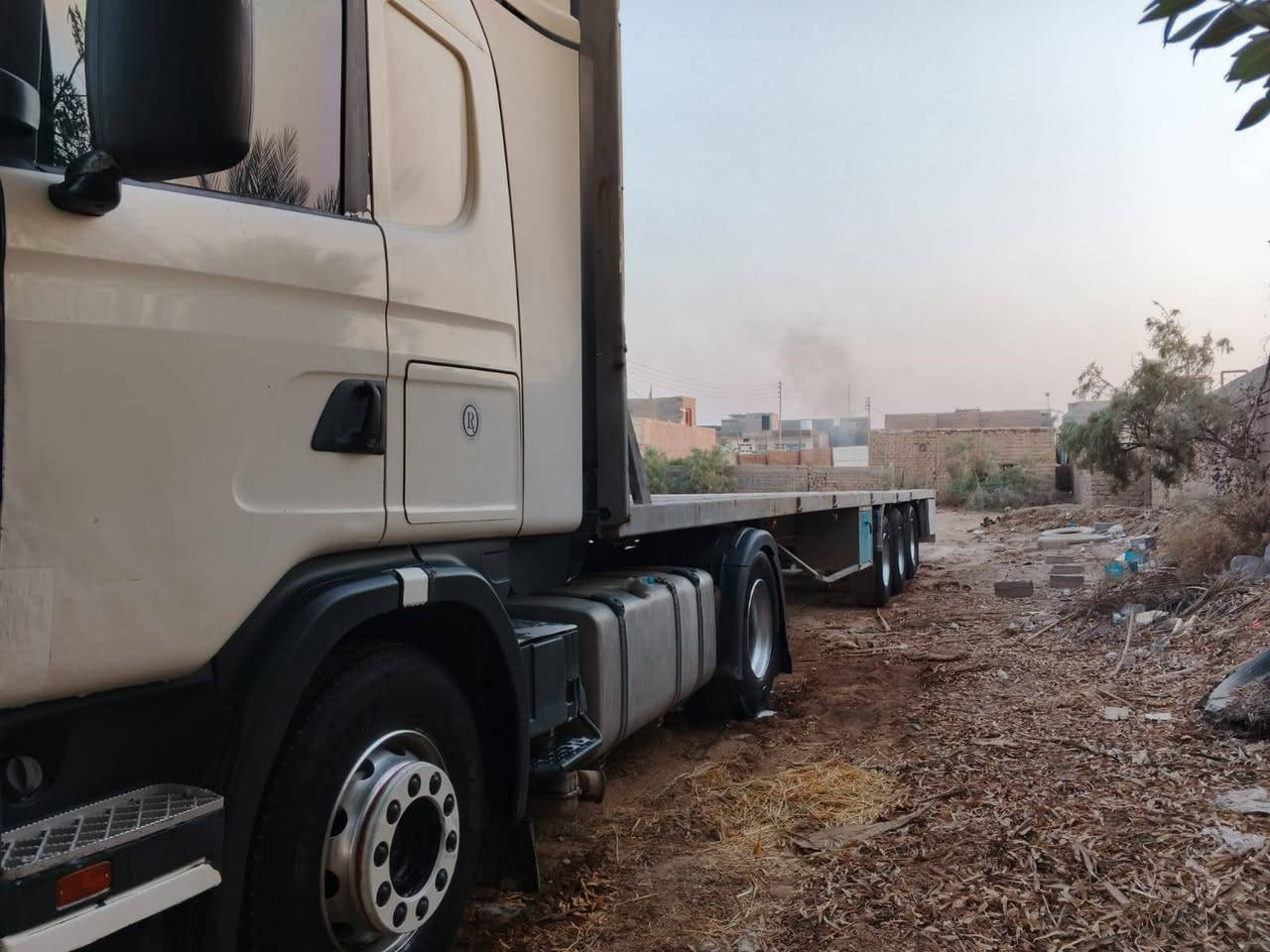 سلام وعلیکم سكانيه للبيع موديل 2012 مكينه 400وحش كير 1000 اوتماتيك جوك 12نمره عربانه اوربي دنكير سحال  تخم تاير جاهزه وبيه تصريح عل نفط سنويه ل29 تحويل مباشر مكان البصره قضاء المدينه *********** السعر خابر وتعرف
