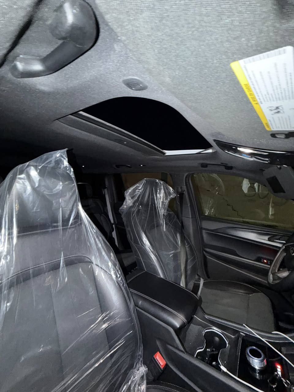 سلام عليكم سيارة جيب كراند جيروكي لونك ال السيارة بلاك توب بجم كبس شكل جديد موديل ٢٤ السيارة بلاك توب ماشي ٧ ميل جديد بعد ريحته الشركه به السيارة ضرر ماله جامرلغ طرف السايق واشوية وشبرين بونيد ودمعية الأمامية بدون ضرر حادث جانبي 
موصفات 
فتحة سقف
كشن هيتر 
ستيرن تدفئة
كشن جلد
صدوق كهربائي شفط
كشن كهربائي طرف السايق 
ويل اسود 
امراية اسود بجم اسود كله
٦ مقاعد في اي بي 
السيارة كل شي ابشرط
للاستفسار اتصل على رقم ***********
