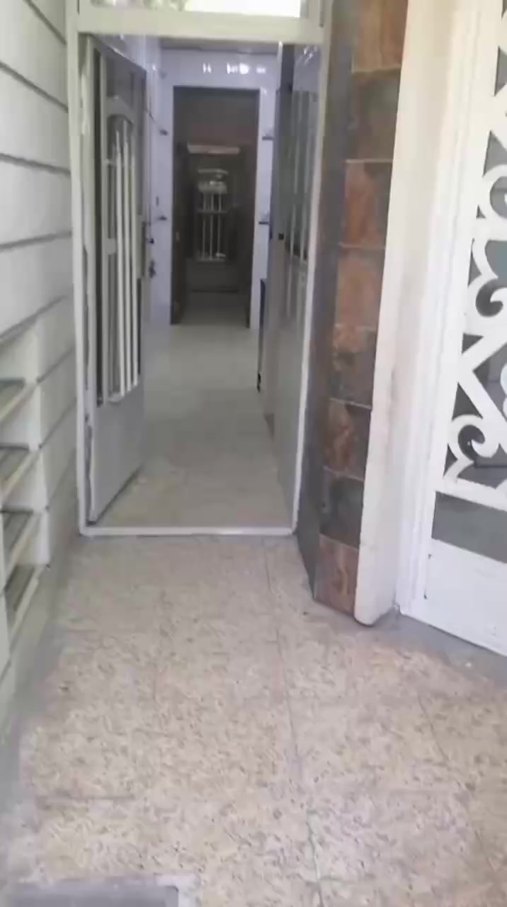 دار للايجار المساحة 75متر يحتوي على استقبال مطبخ صحيات غرفة نوم مناور عدد2 الاتصال ***********
