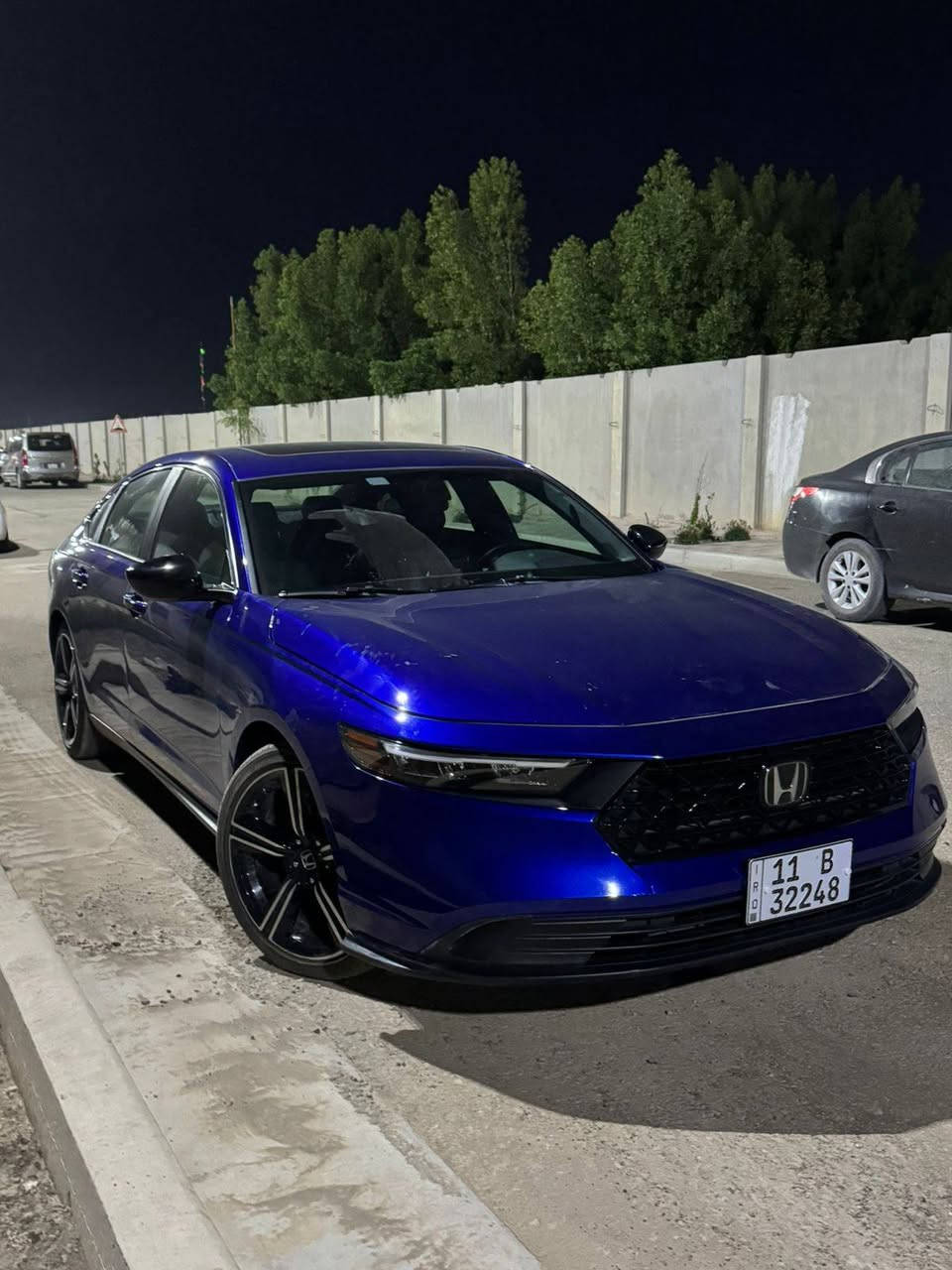 سلام عليكم
للبيع فقط هوندا اكورد سبورت هايبرد ٢٠٢٣ رقم بغداد 
المواصفات
 محرك ٢٠٠٠ تنفس طبيعي مع محرك كهربائي وكير مكفولات 
بصمة تشغيل وابواب ودخول ذكي 
شاشة ١٢.٣ انج 
ابل كار بلي واندرويد اوتو
كامرة خلفية 
رادار امامي تفاعلي 
رادار جانبي تفاعلي مع تحديد المسار 
تحكم ستيرن كامل 
شاشة العينة دجتل تكون بيها كافة اوبشنات السيارة
كشن السائق كهرباء مع مساج 
السيارة جاهزة بدون اي نقص واستخدام شخصي
حادثها واضح بالصور مبدل جاملغ ايسر بدون اي دواخل ايرباك بردة بس وبيها بارد بخشم البنيد والباب مال السايق  
مكانها كربلاء 
للاستفسار الاتصال بالرقم ***********
السعر( ١٩٥٠٠ )دولار وبيها مجال للشراي
