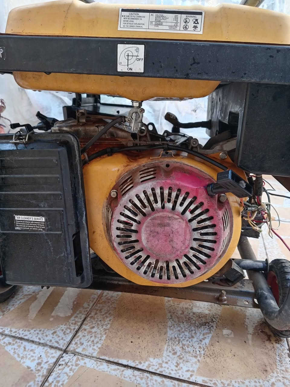 يعمل بالبانزين  ينطي من 20-25امبير كهرباء موجود في اربيل محلة گلاويژ خلف ماركيت بازيان بازار للاتصال *********** أربيل, العراق
