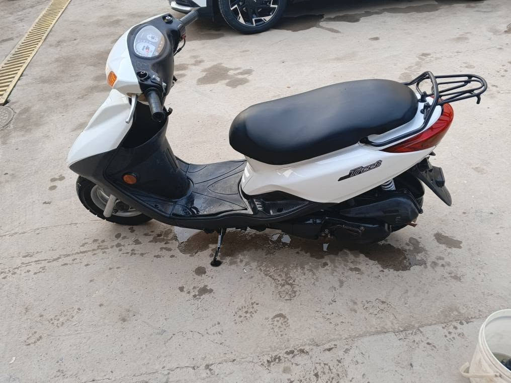 السلام عليكم
دراجه اكزز نوزل
مكينه رمبه ممفتوح بيهه برغي شرط 
دهن موتل أصلي 
كفرات ودشبول مبدل تايواني 
دراجه جديده بمعنى الكلمة نكره سلف كل وكت 
تراي وين ميعجبك شرط ١٢٠ تمشي بالتراي 
دراجه صار ٧ أشهر نازله رمبه 
بس بدلت كفرات 
السعر ٨٥٠ ألف وبي مجال حك جيه 
للاستفسار 
***********
***********
***********
*********** بغداد, العراق
