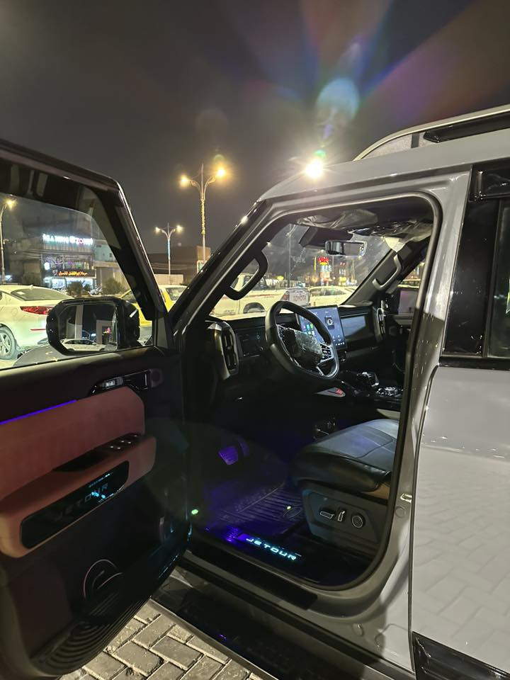 2025 جيتور T2 Travel+
فول مواصفات شركة مسار المدينة 
لون اسمنتي 
مغلفة تغليف كامل ppf (قبل الحادث ايضاً كانت مغلفة وعدنا تغليفها بعد الحادث )
سيارة داخلة ضمن ضمان الشركة باقي تقريباً ٩ سنوات ضمن الضمان مكينة وگير 
مشي ١٩ الف ونص قابل للزيادة 
حادث  السيارة : تبديل جاملغ امامي جهة الراكب وباب الخلفي ايضاً جهة الراكب  والقطعتين مصبوغات للعلم مبدل من الشركة قطع بلادية بدون شواصي  وبدون اي تاثير للقطع الداخلية 
سيستم ايرباكات كامل مدفوع تكاليفه ( واصل حسابه ) 
السعر : 35 مليون مجال بسيط
للتواصل : *********** 
متوفر واتساب 
مكان السيارة كربلاء .
