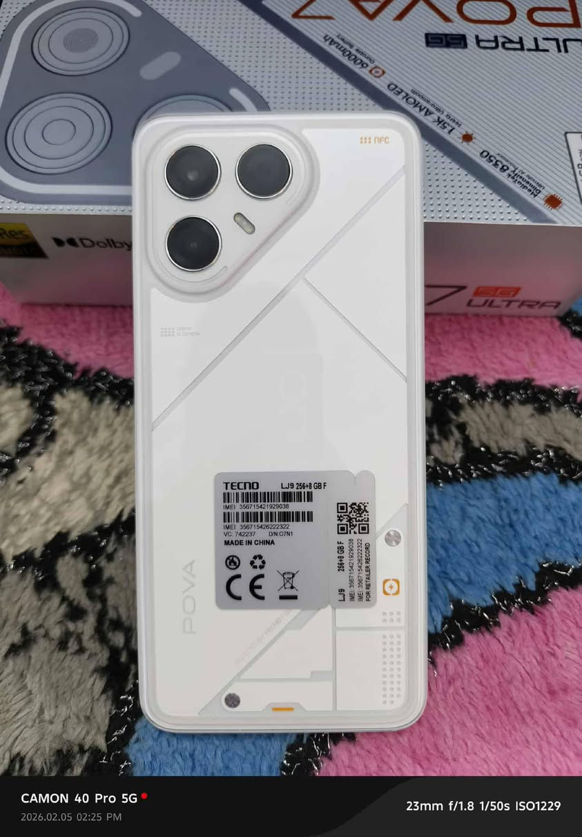​📱 للبيع: ملك الفئة TECNO POVA 7 Ultra 5G (نسخة الـ Ultimate) 👑
الجهاز بحالة الوكالة (Zero)، استخدام شخصي حذر لمدة 3 أشهر فقط. اللون أبيض ثلجي ⚪ ونظافة تامة (أخو الجديد) 🚿.
​🧠 وحدة المعالجة المركزية وأنظمة التبريد:
​المعالج: MediaTek Dimensity 8350 Ultimate بـ معمارية 4 نانومتر الموفرة للطاقة 🧠.
​عدد الأنوية: معالج ثماني النواة (Octa-core) بتردد يصل لـ 3.0GHz لأداء صاروخي 🚀.
​نظام التبريد: منظومة متطورة مكونة من 12 طبقة تبديد حراري ❄️ تمنع الحماوة (Thermal Throttling) نهائياً 🧊.
​الأداء الفعلي: تشغيل PUBG Mobile بـ 120FPS ثابتة 🎮، ويدعم COD و Genshin Impact بأعلى إعدادات 🕹️.
​📱 الشاشة والنظام البصري:
​نوع الشاشة: شاشة AMOLED خرافية تدعم جميع الألوان📱✨.
​التردد: سرعة تحديث 144Hz لسلاسة مطلقة 🏄‍♂️ ودقة +FHD لتفاصيل دقيقة 💎.
​الكاميرا الخلفية: بدقة 108MP احترافية تدعم الذكاء الاصطناعي 📸📸.
​الكاميرا الأمامية: بدقة 13MP لصور السيلفي 🤳✨.
​🔋 منظومة الطاقة وإدارة الشحن:
​البطارية: سعة عملاقة 6000mAh تصمد يومين 🔋🔋.
​الشحن السريع: قوة 70W ⚡⚡ . 
​الشحن العكسي: يدعم شحن الأجهزة الأخرى بقدرة 30W 🔄 (سلكي ولاسلكي) 🔋⚡.
​صحة البطارية: السعة القصوى 100% (جديدة تماماً) 💯.
​🤖 تقنيات الذكاء الاصطناعي (Tecno AI):
​مساعد Ella الصوتي: ذكاء اصطناعي تفاعلي لتنفيذ الأوامر 🗣️🤖.
​الترجمة الفورية: مترجم ذكي للمكالمات والدردشة 🌐🌐.
​الإنتاجية: أدوات تلخيص النصوص 📝، مسح العناصر من الصور (AI Eraser) 🎨، وصانع خلفيات ذكي 🖼️.
​📶 الاتصال والمميزات الدقيقة:
​NFC: يدعم الدفع الإلكتروني والاقتران السريع 💳📲.
​Bluetooth: أحدث إصدار لاتصال مستقر وبدون تأخير بالصوت 🔊🎶.
​الشبكات: دعم كامل لترددات الجيل الخامس 5G 🌐📡.
​إضاءة الحالة: (Status Light) خلفي تفاعلي ويه الإشعارات والموسيقى 💡🌈.
​المقاومة: تصميم مقاوم لرذاذ الماء والغبار بمعيار IP64💦🛡️.
​النظام: أحدث إصدار Android 15 وواجهة HiOS 15.1.2 ⚙️.
​✅ الملحقات: الكرتونة وكافة الملحقات الأصلية متوفرة، عدا دبوس الشريحة📌  . 
#الجميع


**إذا كنت صاحب هذا الإعلان وتريد حذفه لأي سبب، رجاءا أرسل رسالة إلى الدعم الفني**