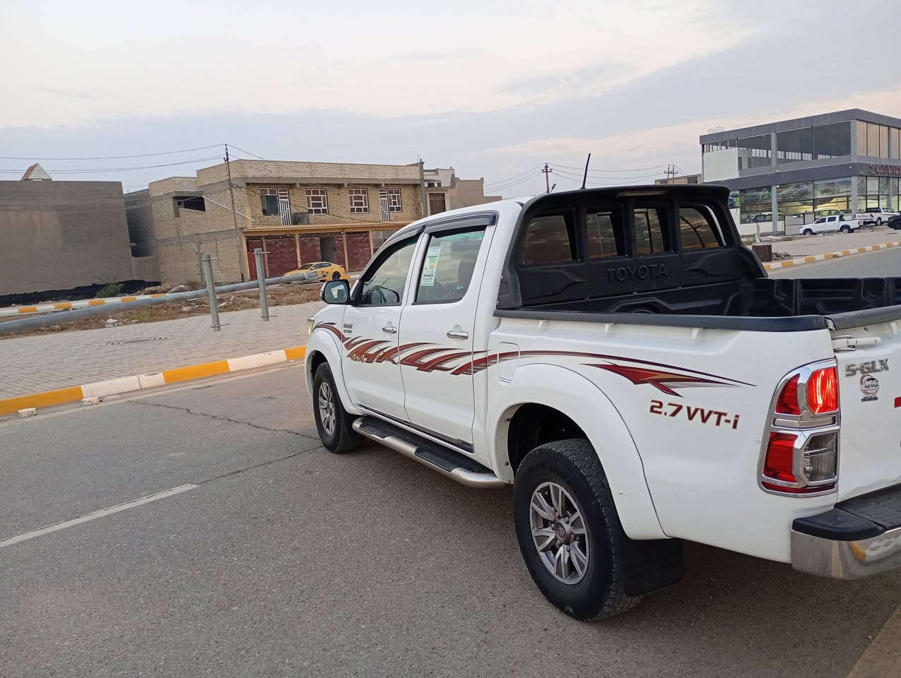 السلام عليكم للبيع هايلوكس كويتي ام البطل 2014 مكفوله من صبغ السياره حلوه وجديده مابيها نقص برغي كير محرك صدر كهربائيات كله فول السيارة كير عادي رقم واسط السعر 198 عنوان واسط الصويرة فلكه الزعيم ***********
