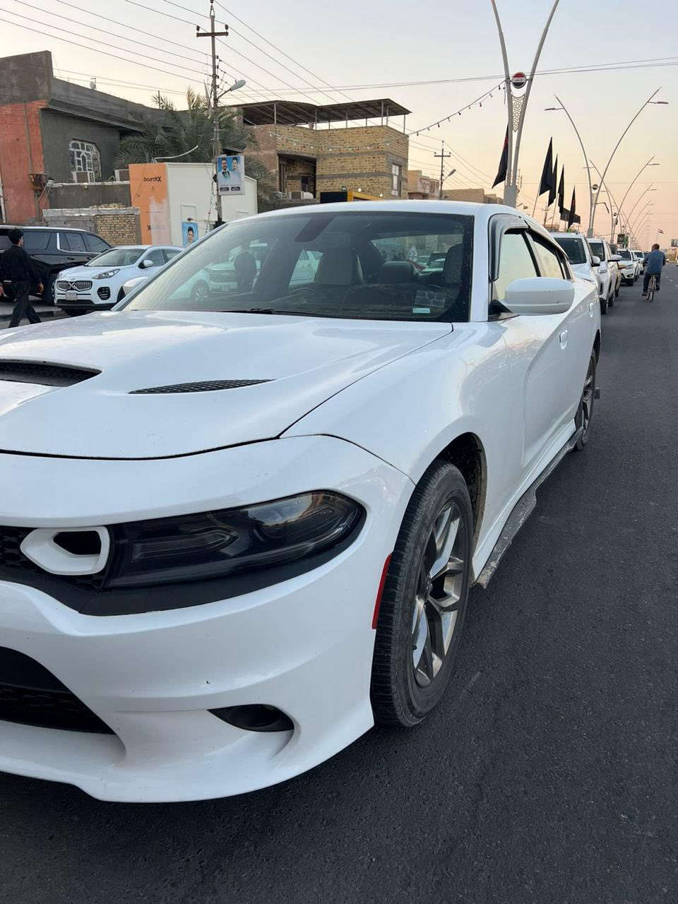 السلام عليكم 
جارجر 2019  GT لون ابيض 
محرك 3.6 السياره جديده 
وجاهزه من كير ومكينه وحداديه   كهربائيات 
تدفئه تبريد ✅
مكان الصبغ واضح بسونار 
كامره خلفيه دواره 
شاشه جبيره 
وارد امريكي 
السعر 195 وبيها مجال للطيبين 
مكاني بصره 
***********
