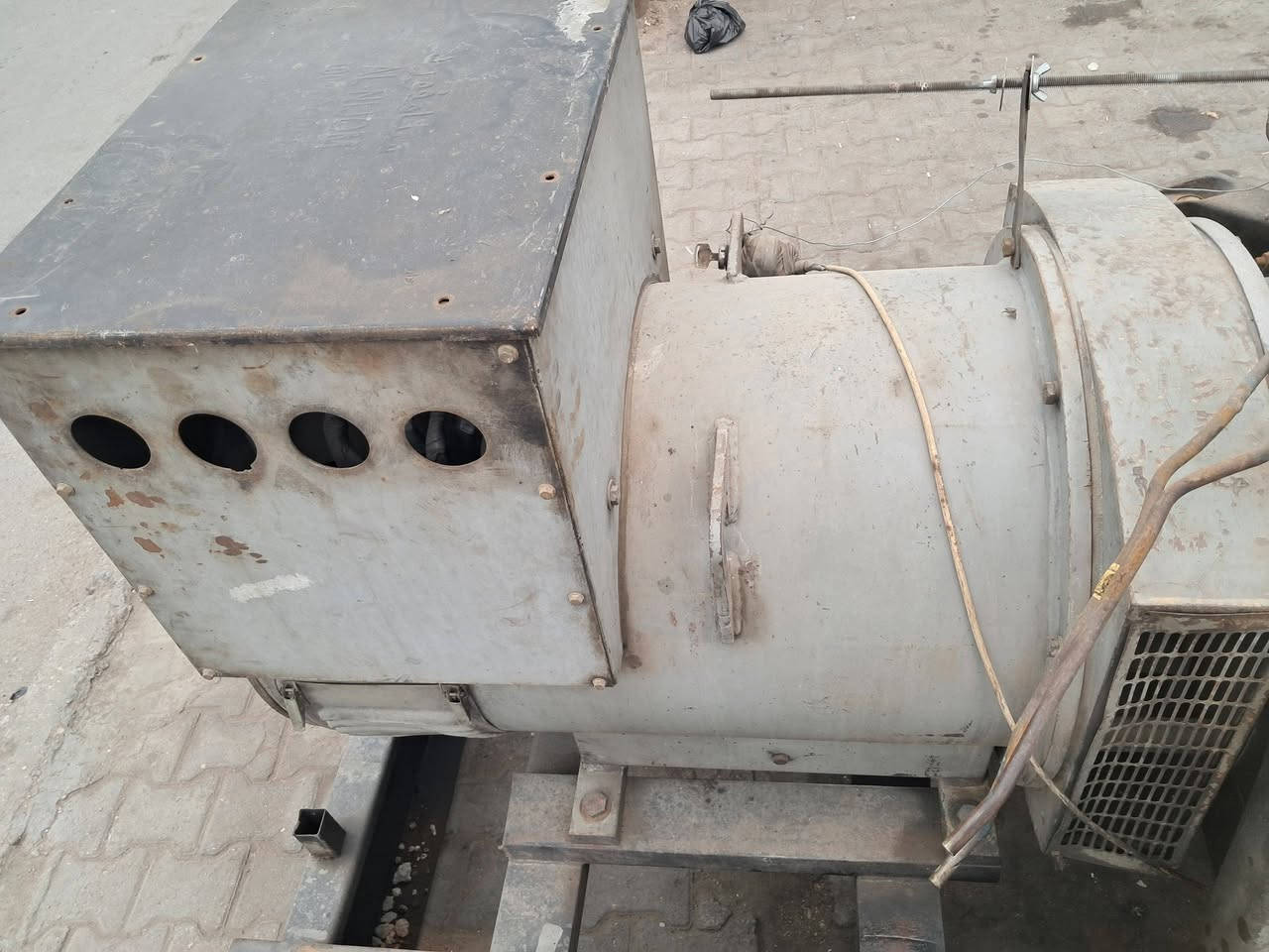 سلام عليكم ورحمة الله وبركاتة
راس توليد سامفور 250
الضهر مالته ملفوف 
مع شاصي مع طبكه مال مكينه سكانيا 8
الاستفسار اتصل ع الارقام 
***********
***********
