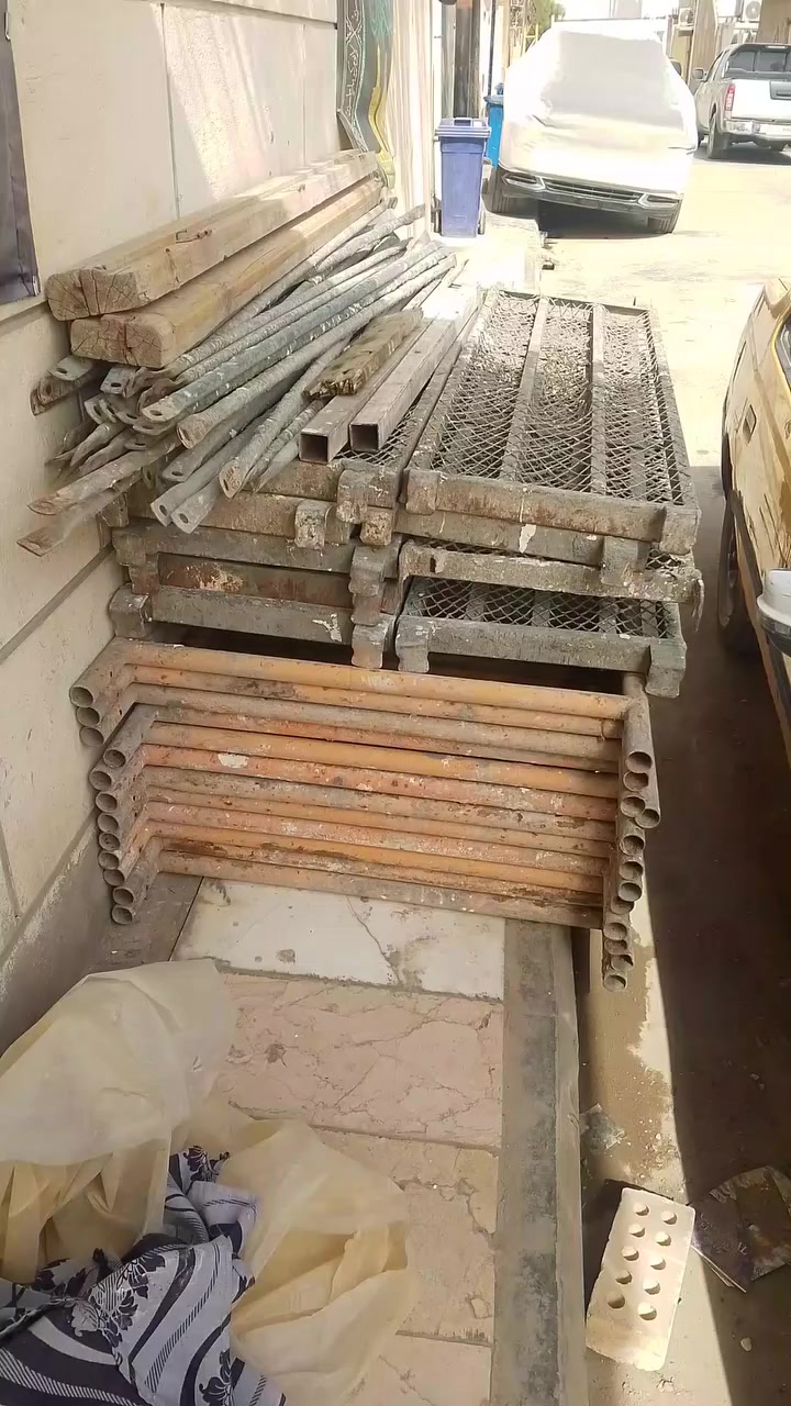 السلام عليكم 6 اقفاص للبيع العرض متر لارتفاع مترين مع درابين الطول اربع امتار نضيفات مكان بغداد البلديات،،،اتصل او واتساب ***********
