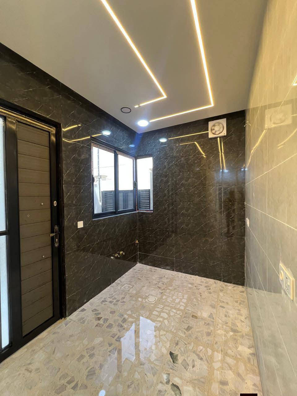 🏢 دار سكني       
📍 الموقع: حي السماح قرب مشروع الكهرباء 
📐 المساحة: 100 م² | واجهة: 5 م
🔹 طابق واحد (كراج واستقبال مطبخ صالة وغرفة نوم وصحيات 
📲 واتساب مباشر (مراسلة/اتصال):
👉 https://wa.me/9647731012644
📞 اتصال مباشر:
📞 tel:***********
📞 tel:***********
📞 tel:***********
مكتب عمار الهزاع لتجارة العقارات والبناء
حي السماح سايدين بانزيخانة المشاعل قرب جامع طه

