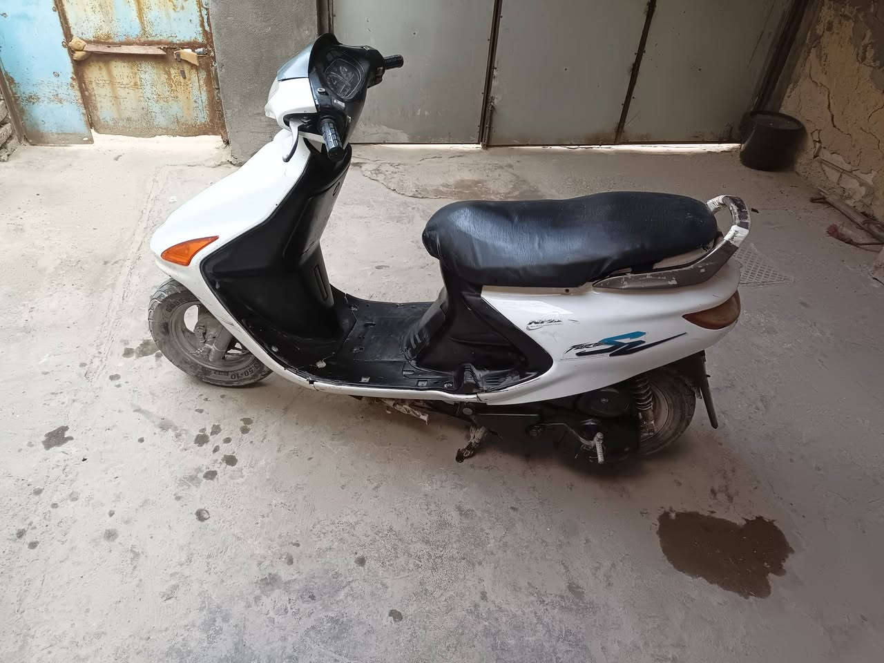 دراجة فراشه گايمه نضيفه الكهربائيات كلها شغاله يرادلها بس تجفيت السعر 180 بيه مجال للشراي دراجة كامله مكمله للااستفسار ***********
