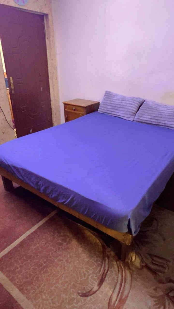 غرفة نوم داخل خارج صاج بيها نقص بس التاج مال  جربايه  العنوان بداية الخطيب الزراعي قرب معمل الغاز. للأستفار *********** متواجد واتساب السعر ٥٠٠ الف مع مجال للشراي
