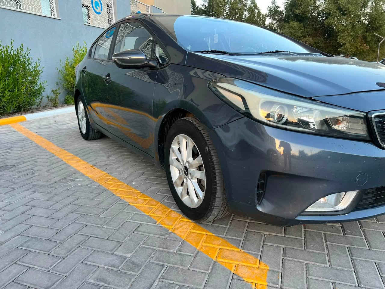 سلام عليكم كيا سيراتو موديل 18محرك 1600 بيها قطعتين صبغ جاملغ خلفي وباب خلفي وقبق صندوك مبدل نفس اللون كير محرك تبريد كله تمام رايدها 115 وبيها مجال مكاني بغداد حي الجهاد ‭***********‬
