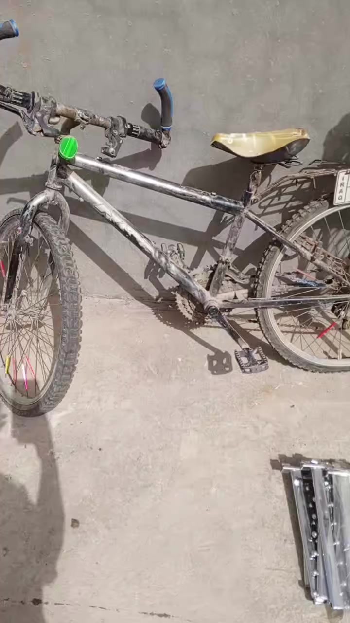 السلام عليكم يوجد اغراض لبيع رفوف وملحقات سفينه وتعاليك وحاضنات مال رفوف لبيع  العنوان بابل ***********
