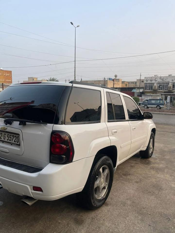 للبيع بلايزر موديل2008 السياره جديده مكينه كير حداديه بل كارتون السياره ماتصرف عليه ربع ومكفوله من الصربه بس الجاملغ الامامي جه السايق بي صبغ والباقي مكفول السعر 115وبيه مجال  العنوان بغداد حي الجهاد  محرك ابيض كهربية كله شغله سياره جاهزه من كلشي ***********
