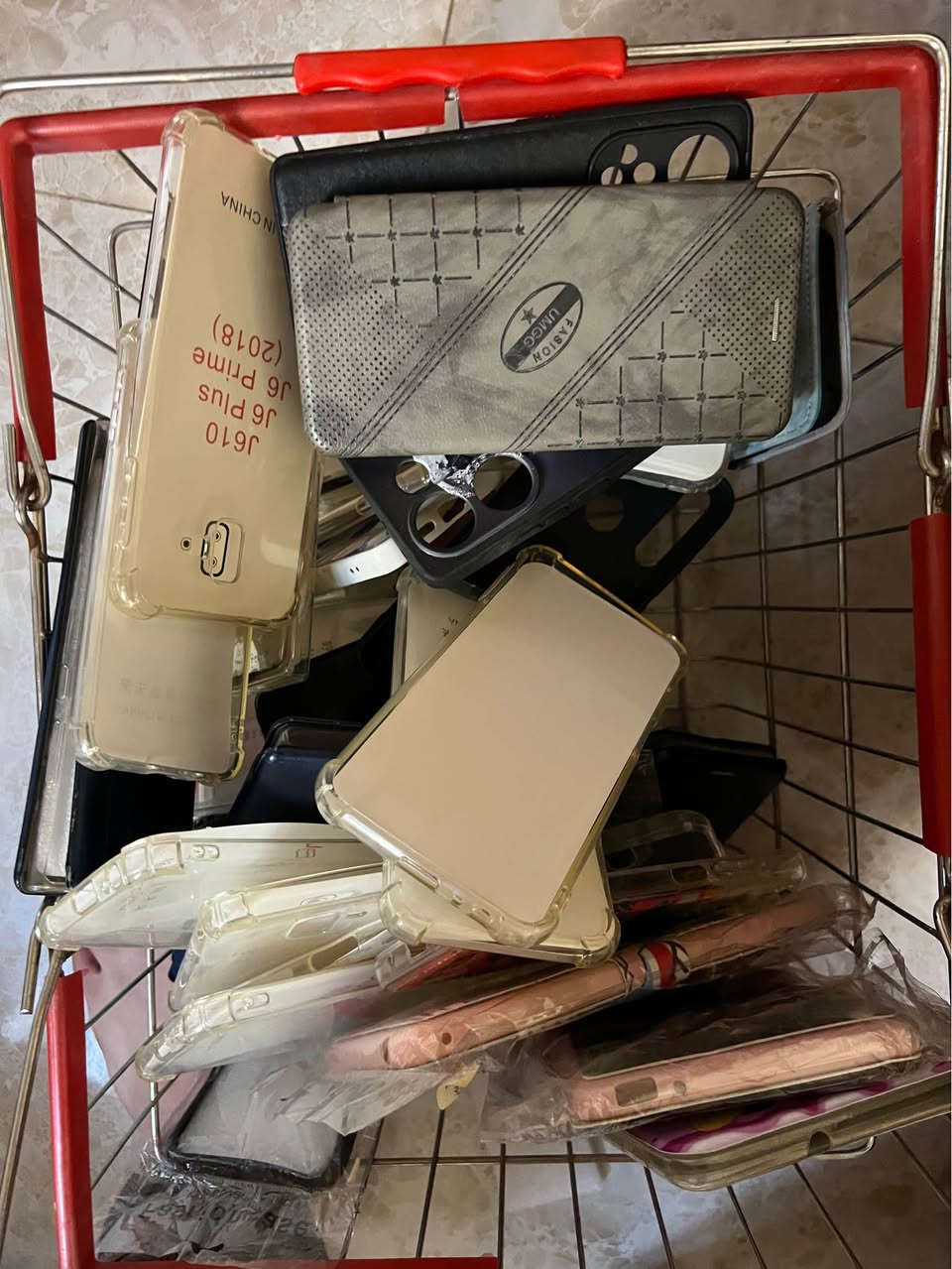 كفرات ايفون واندرويد مشكل 
وياهم كيبورد وكفرات ايباد صغير 
لواصق ايفون ١٢ 
اكثر من ٢٦٠ قطعه هاي بس العديتهم 
سعرهم ويه التوصيل 75 الف كارتون كبير موصل, نينوى


**إذا كنت صاحب هذا الإعلان وتريد حذفه لأي سبب، رجاءا أرسل رسالة إلى الدعم الفني**