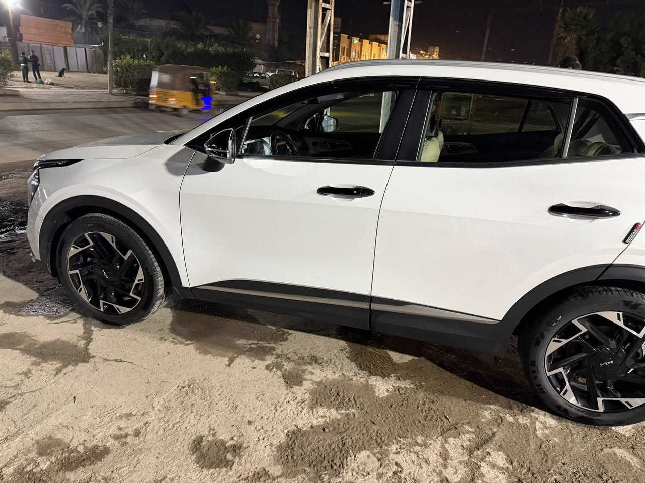 السلام عليكم كيا سبورتيج موديل 2025 خليجي كفالة عامة
لون ابيض

 ماشيه 25 كيلو 

بصمه تشغيل وبصمة بالباب 

تشغيل عن بعد 

قطعتين تبريد

قمارة حديد

كراسي 2 كهرباء 

كشنات تدفئه 

ستيرن تدفئة

شحن واير لس  

مود درايف 

حساس امامي وخلفي 

نقطة عمياء

ويل حجم 19 

لايتات فول ال اي دي 

شاشه كار بلي 

فول تحكم ستيرن 

مري شفط ونظام ترحيب 

3انظمة قياده 

شفتات قيادة 

مانع تزحلق

مانع منحدرات 

هاند بريك دكمه

محرك 2000 دوش 

الارضيه والكشنات مغلفات جلد

تايرات شركه وسبير منازل و بعدهه بالجيس  كتلوكات  وبصمه 2  بعده ليبلات  

(السيارة كفالة عامة)

رقم بغداد 

السعر/245 وبيه مجال 

*********** الاتصال او واتساب

مكان السيارة بغداد
