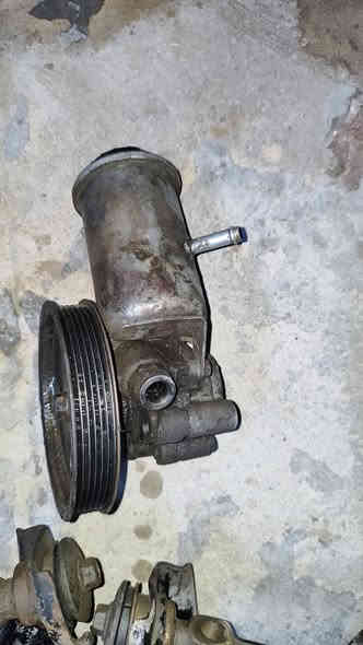 السلام عليكم غراض سياره ارنب  للبيع
١-طبله خلفيه كامله
٢-طبلات أمامي العدد٢
٣-باور 
٤-جعمقة
٥-فج خلفي عدد٢
العنوان ٥ميل شارع الصناعيه رقم الهاتف ***********
