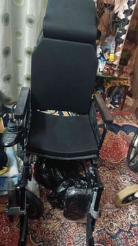كرسي كهربائي شحن جديد بالنايلون مال معوقين للبيع السعر ب 800 للاستفسار...