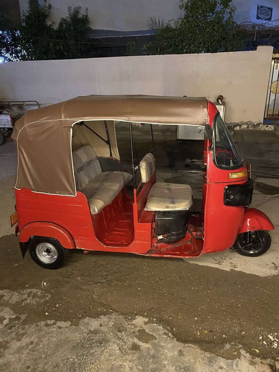 سلام عليكم
تكتك موديل 18 خير من الله 
مكينه 20 كامله 
سعر 4750وبيها مجال للشراي 
مكاني بعقوبه تقاطع الساده 
اتصل على الرقم ***********
