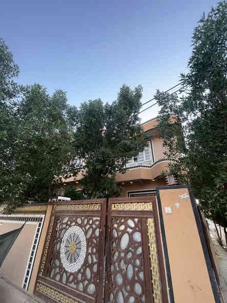 بيت للبيع مساحه 170 متر (نزال 17م) (واجهة 10م) طابو صرف (في ديالى الغالبيه سيف سعد مقابيل مدرسة البحرين  )البيت ركن طابقين بناء حديث بناء طابوگ( 4 غرف نوم- صاله -استقبال - مطبخ -صحيات خارجيه وكراج سياره وحديقه داخليه وحديقه محرم شارع***********
